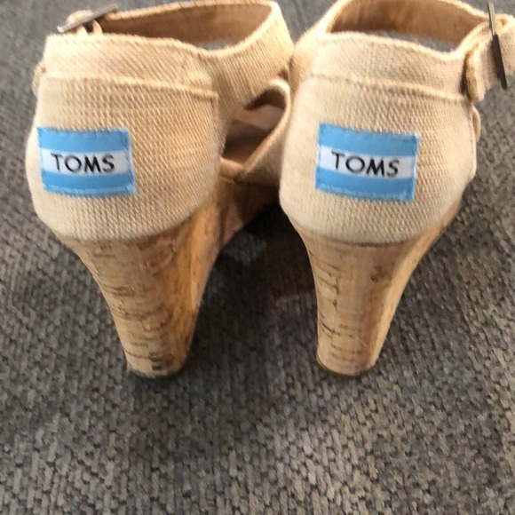 TOM’S cork wedges. Size 6 - Picture 3 of 9